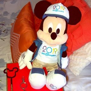Disneys Parks 2019 Mickey plush toy